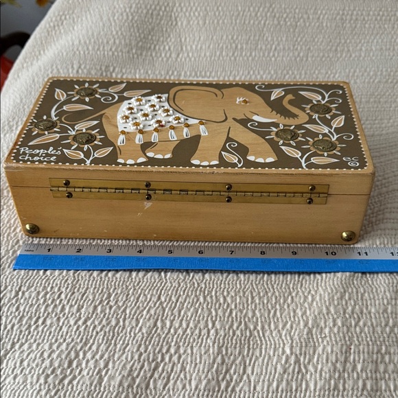 Enid Collin’s “People's Choice” Tan Elephant Design Women's Bag - Picture 5 of 12